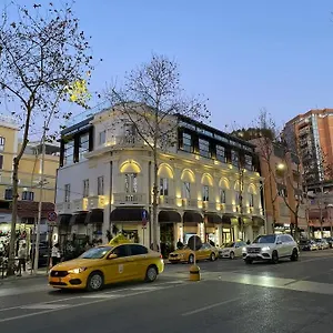 The Crown Boutique & Albanien